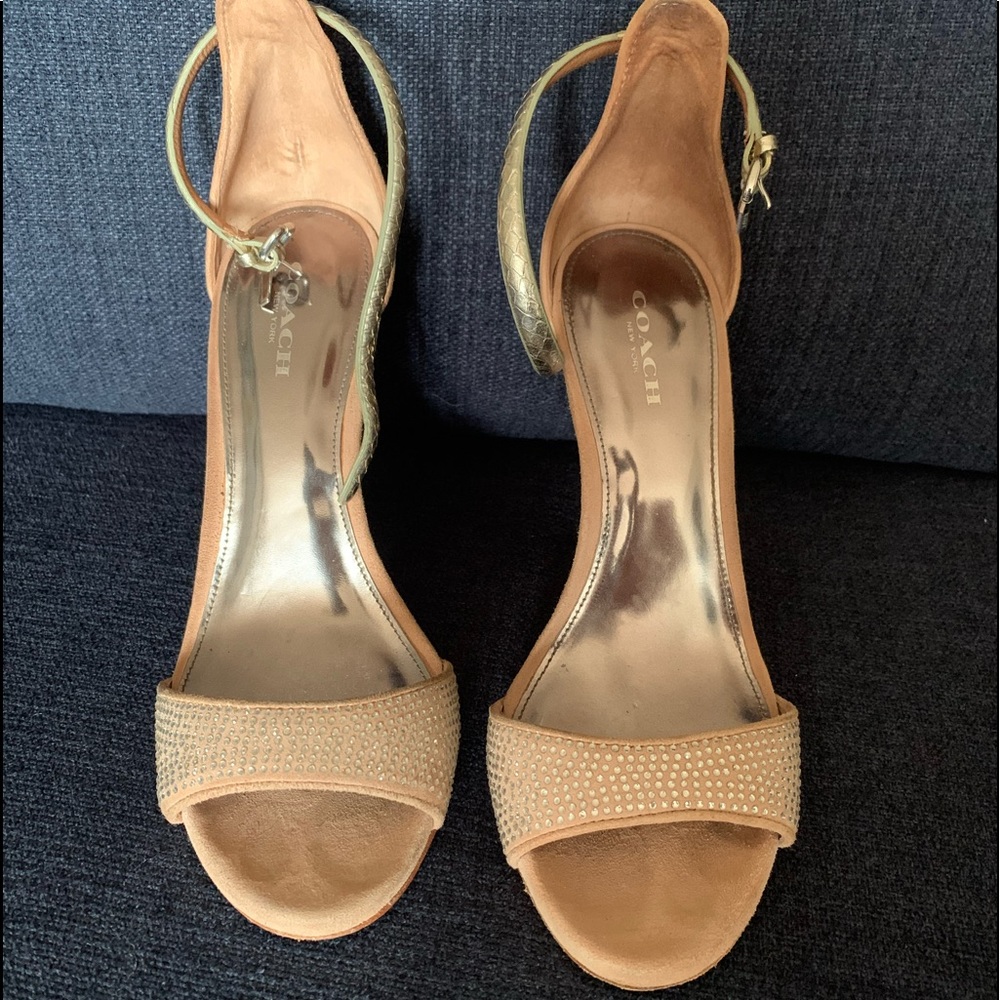 Comfortable heels, in good condition. Perfect for any occasion.